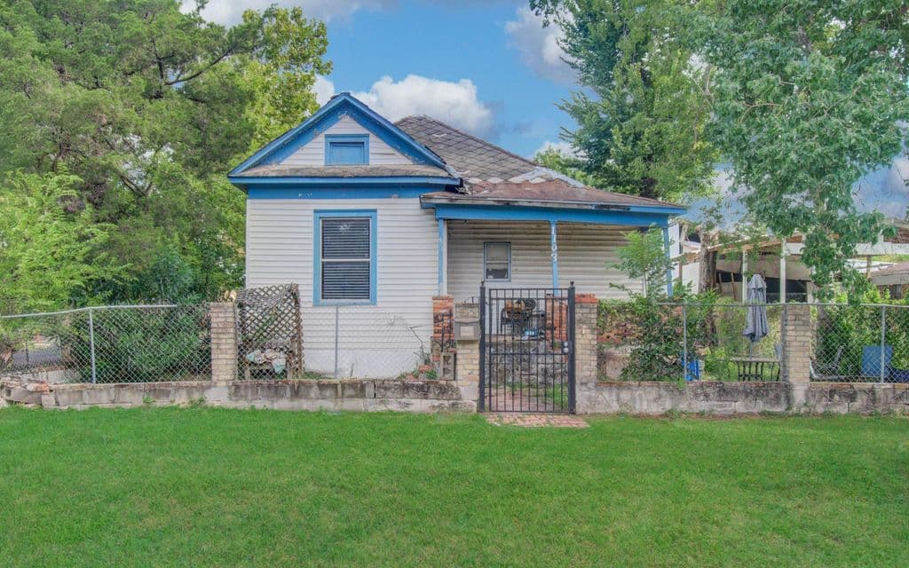1103 Harrington Street — photo 1