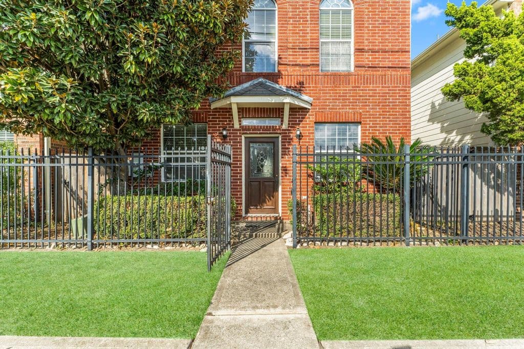 1755 Aden Drive — photo 1